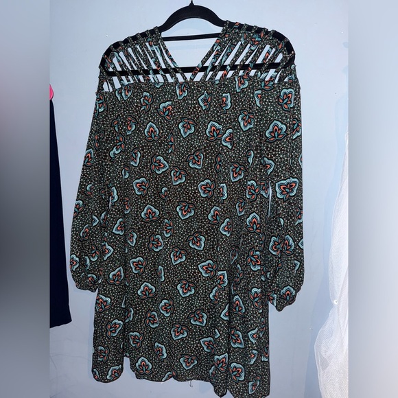 Entro Black and Blue Floral Blouse - Picture 5 of 5